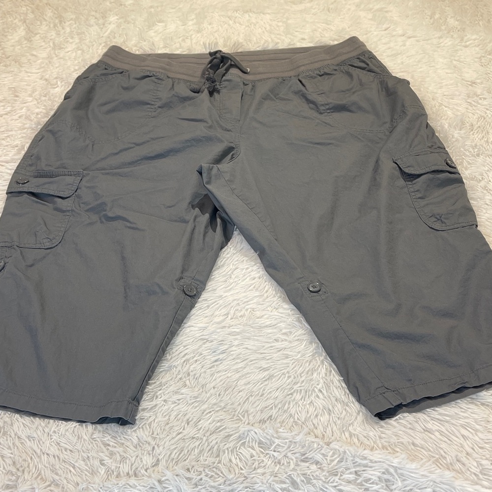 WOMAN WITHIN SIZE 28W Gray Cargo PULL ON ELASTIC WAISTBAND DRAWSTRING CAPRIS